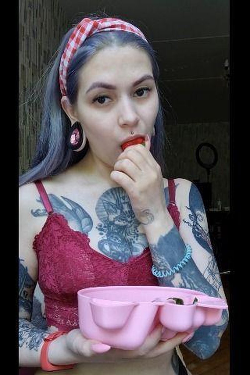 Strawberry Time - Screenshot 1 of 4 - Amateur