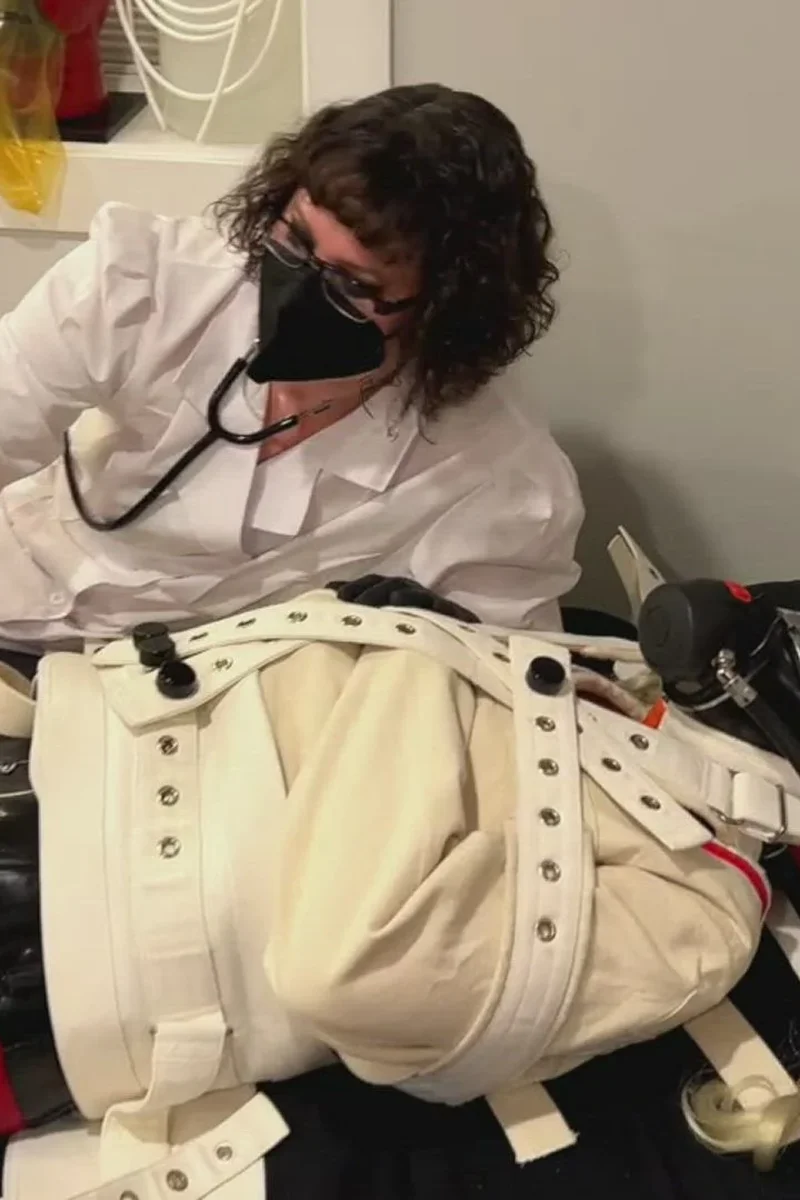 Bondage Orgasm - Screenshot 1 of 4 - Air Tank