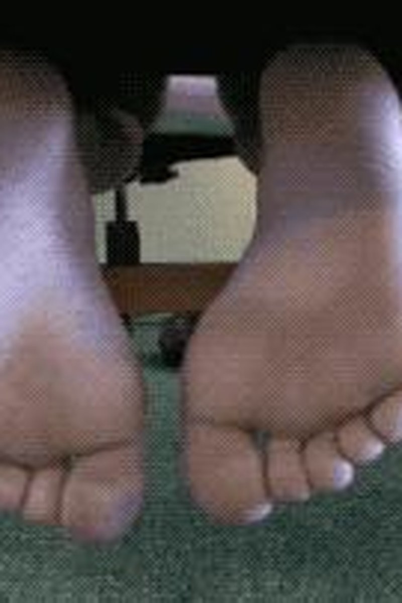 Toe Pointing - Screenshot 1 of 4 - Foot Fetish