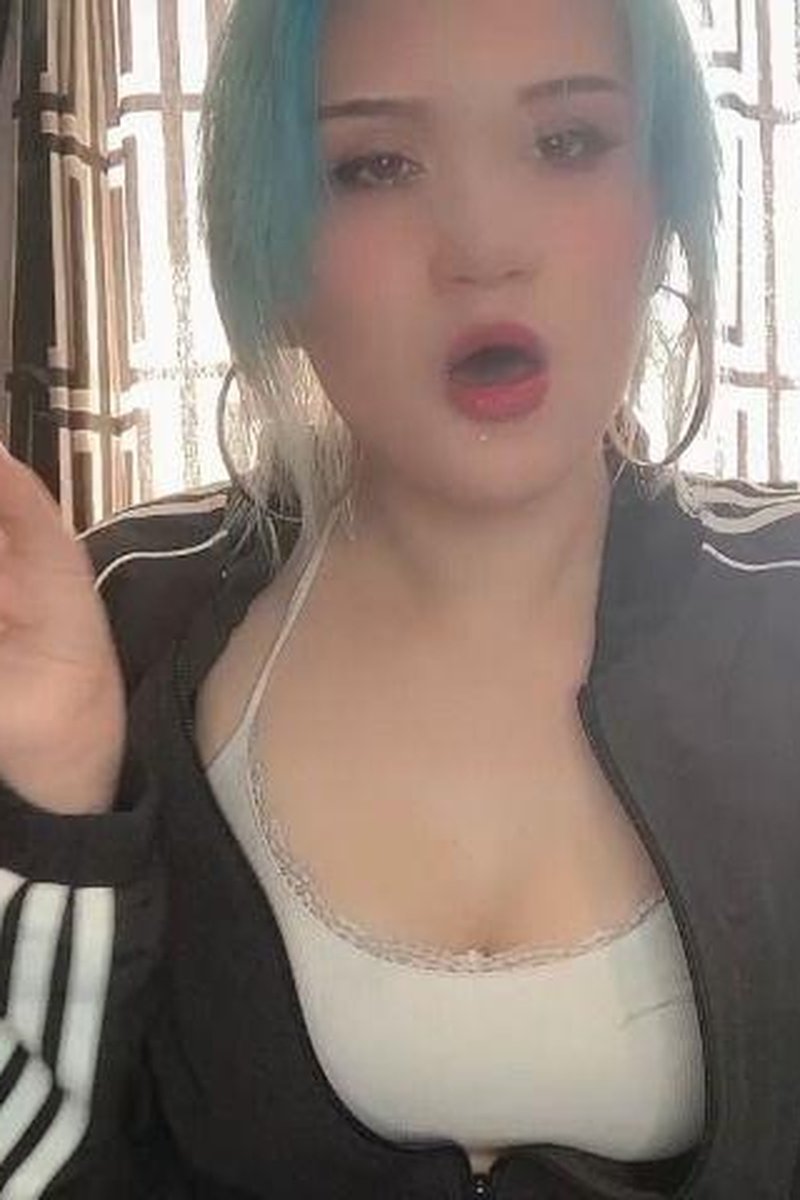 Coffee Cigarette Breath & Taste My Spit - Screenshot 1 of 4 - Fetish