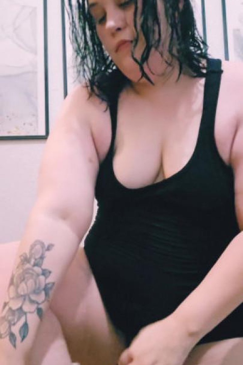 Getting Dressed - Screenshot 1 of 4 - BBW