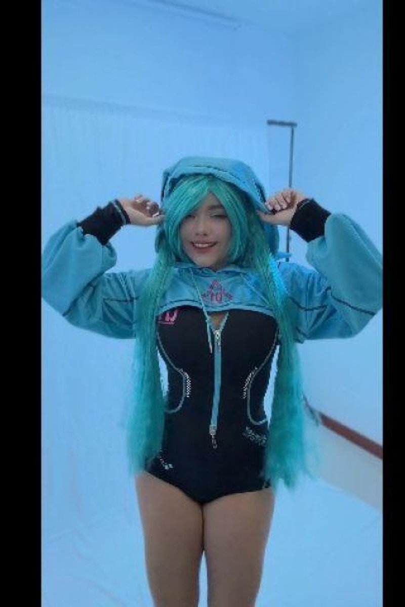Dance With Hatsune Miku - Screenshot 1 of 4 - Colored Hair