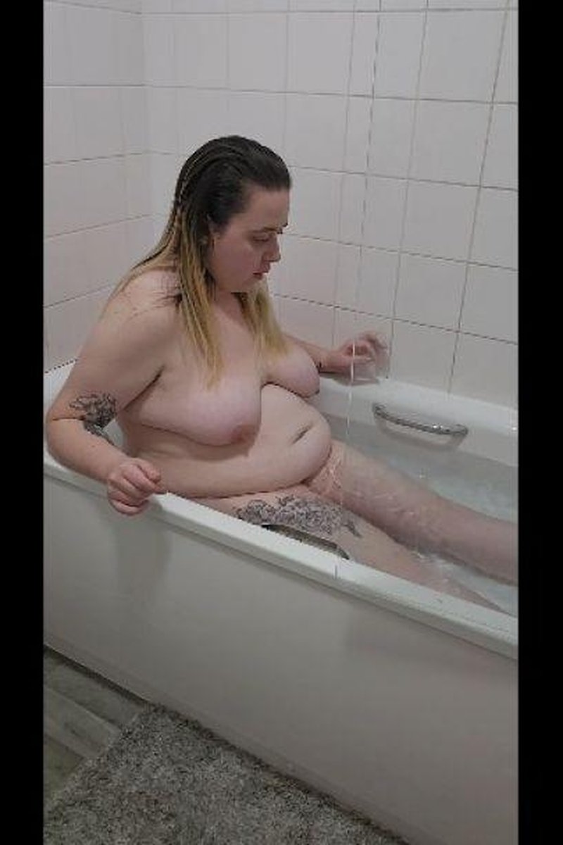 BBW Bath Time - Screenshot 1 of 4 - Armpit Fetish