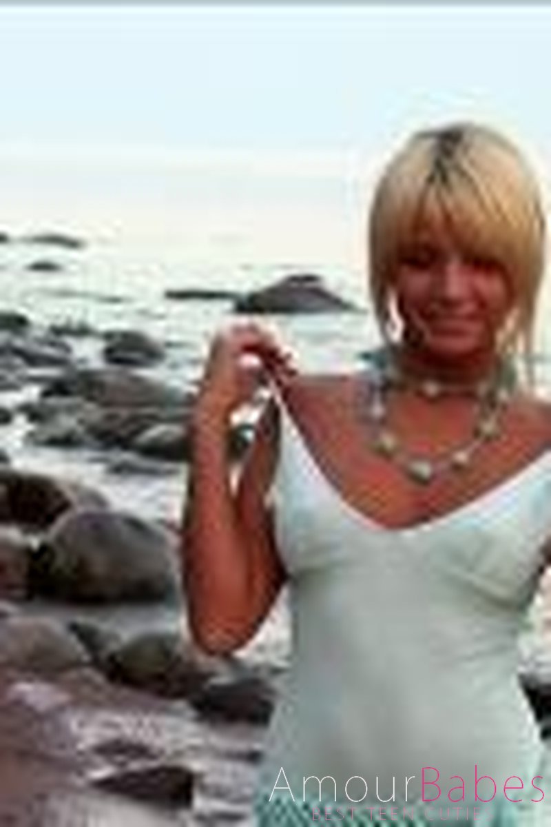 Masha - Screenshot 1 of 4 - Babes