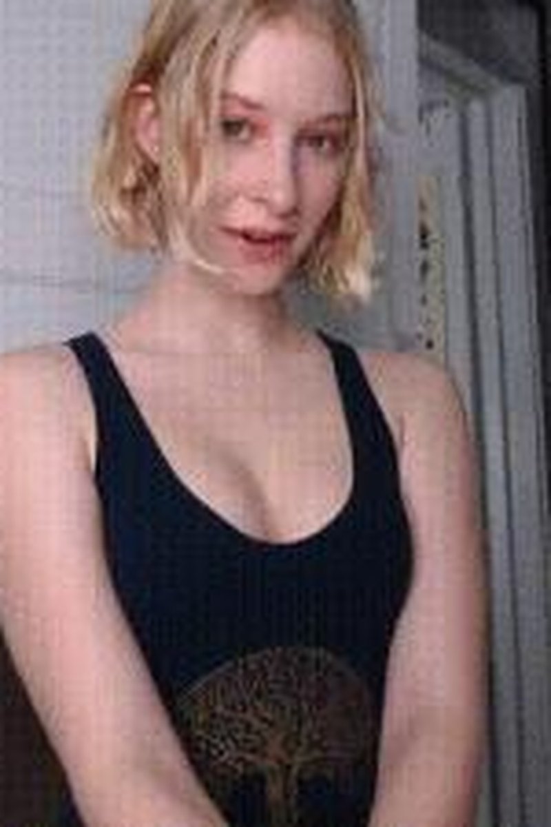 Bra Strap Loser - Screenshot 1 of 4 - Blonde Hair (Female)