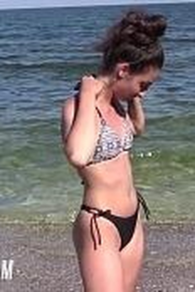 Elly - Screenshot 1 of 4 - Amateur