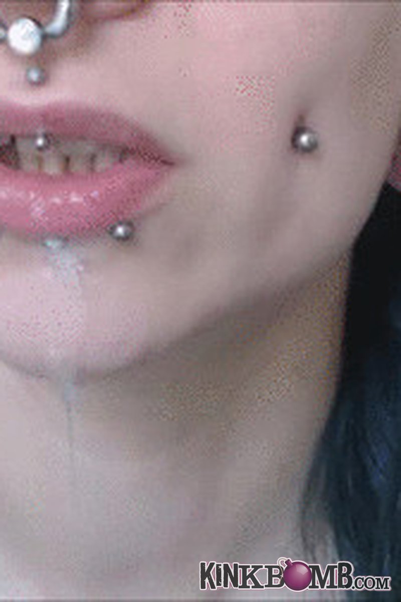 Queen Ruune: Spit - Screenshot 1 of 4 - Tongue
