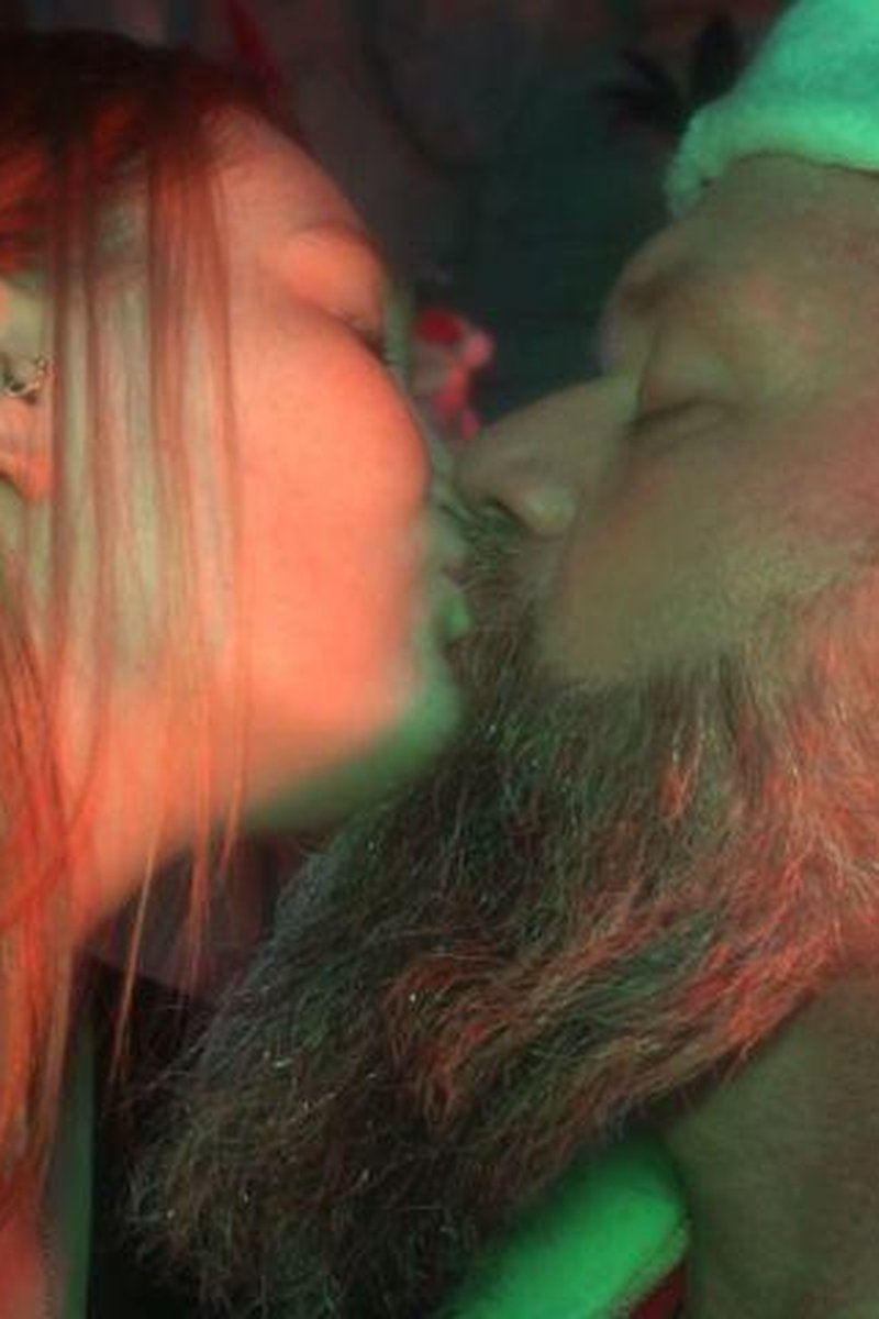 Got Caught Kissing Santa - Screenshot 1 of 4 - Holidays