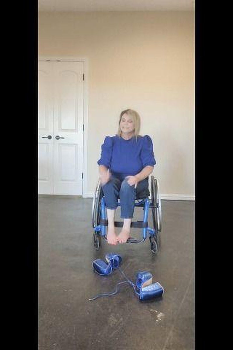 Ankle Buckling - Screenshot 1 of 4 - Big Tits