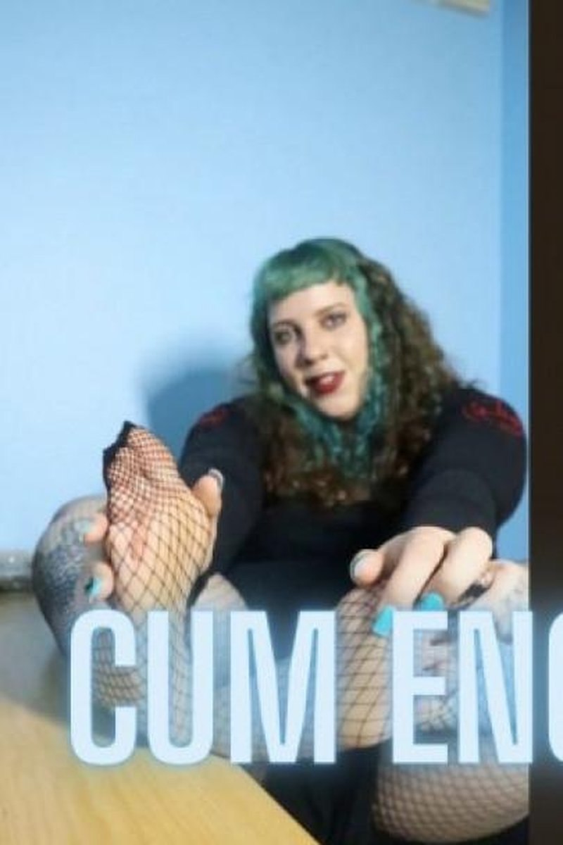 Feet In Fishnets - Screenshot 1 of 4 - Cum Eating