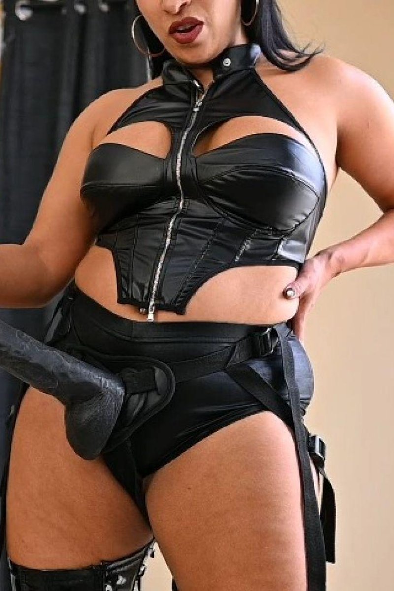 Squel - Screenshot 1 of 4 - Femdom