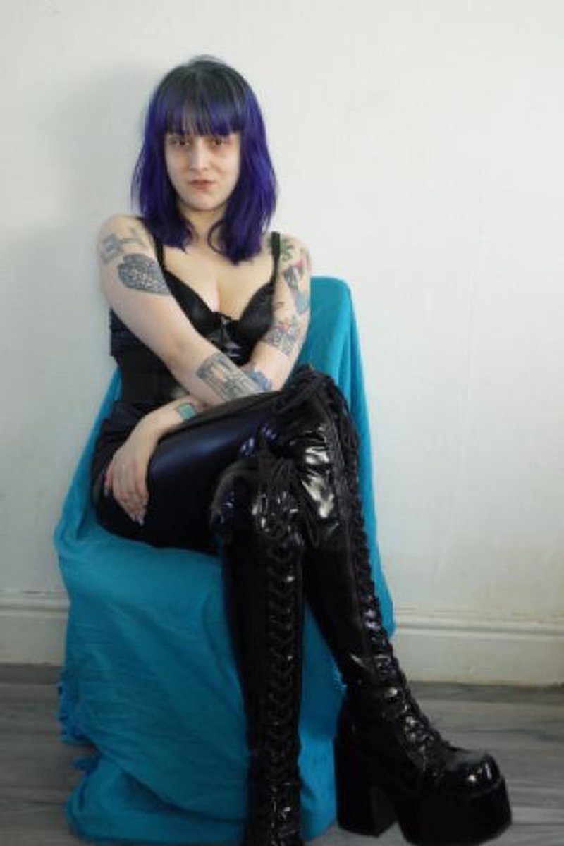 Writing Lines - Screenshot 1 of 4 - Blue Hair (Female)