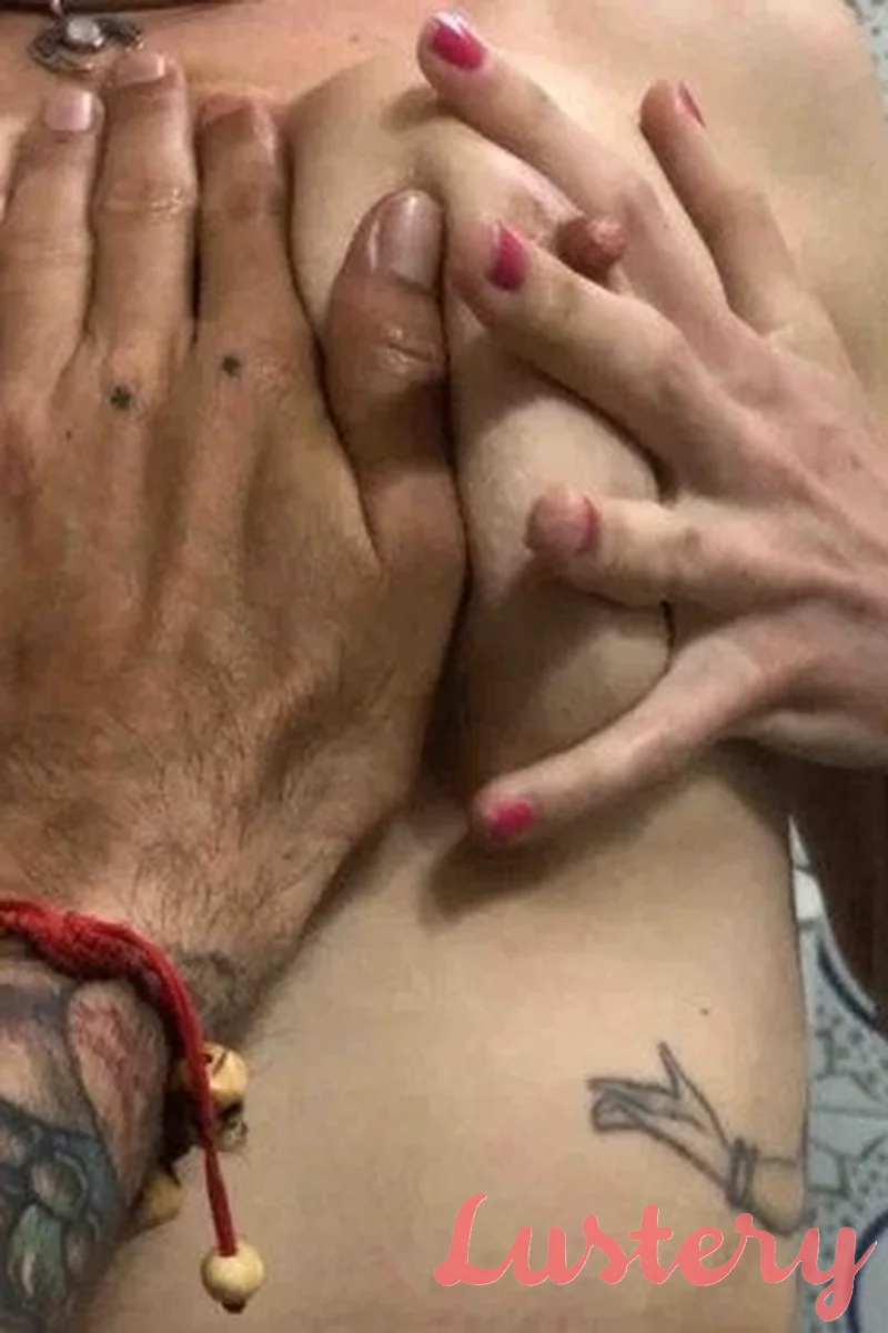Shower & Oil - Screenshot 1 of 4 - All Sex