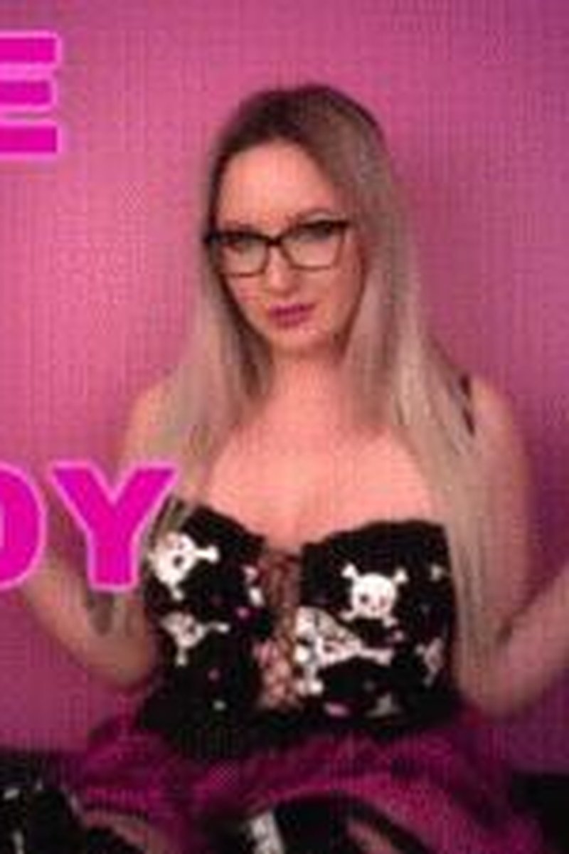 More 4 Candy - Screenshot 1 of 4 - Bitch