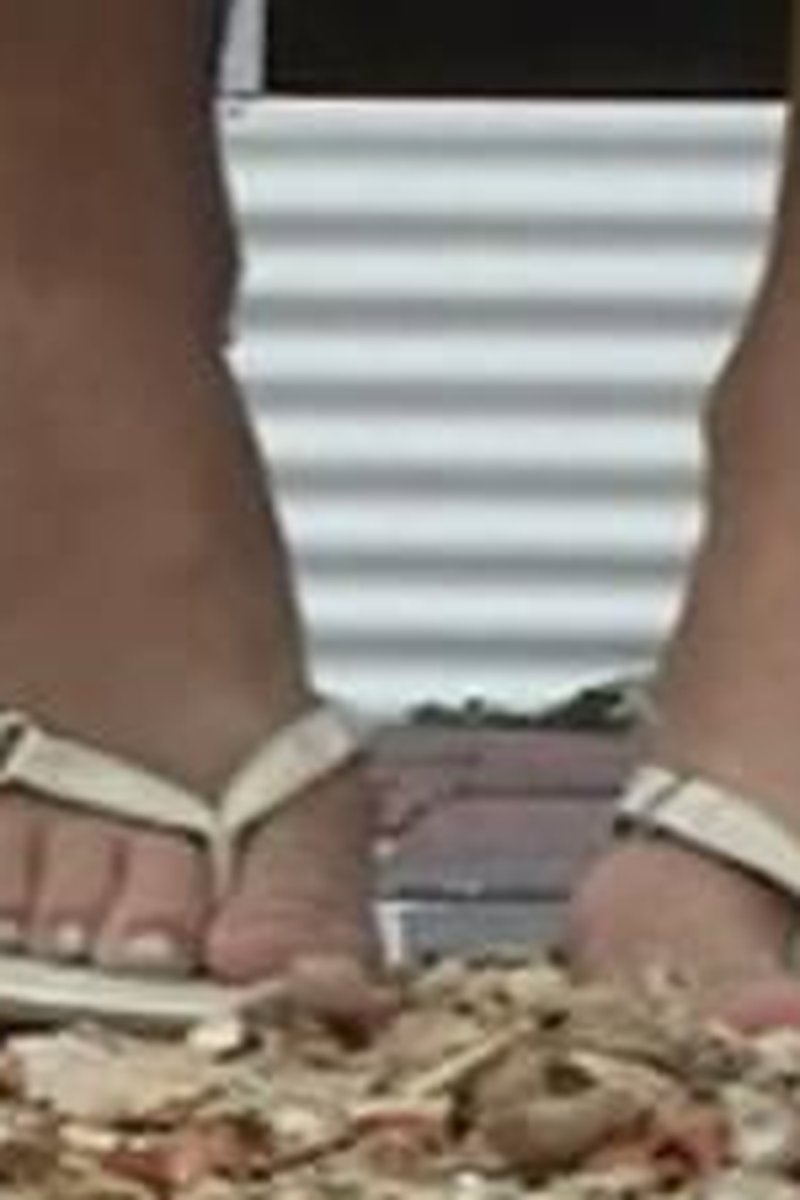 Peanut Crunch - Screenshot 1 of 4 - Foot Fetish