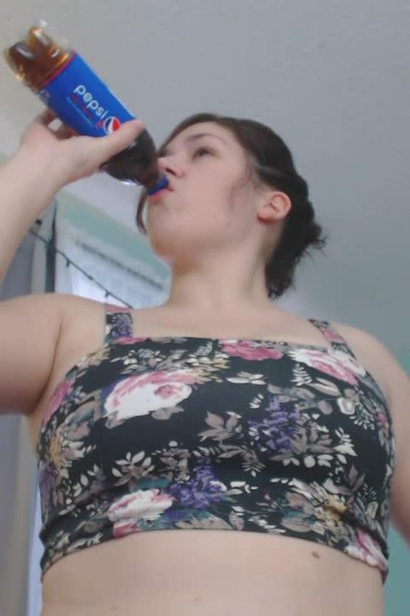 Giantess Burps - Screenshot 1 of 4 - Fetish