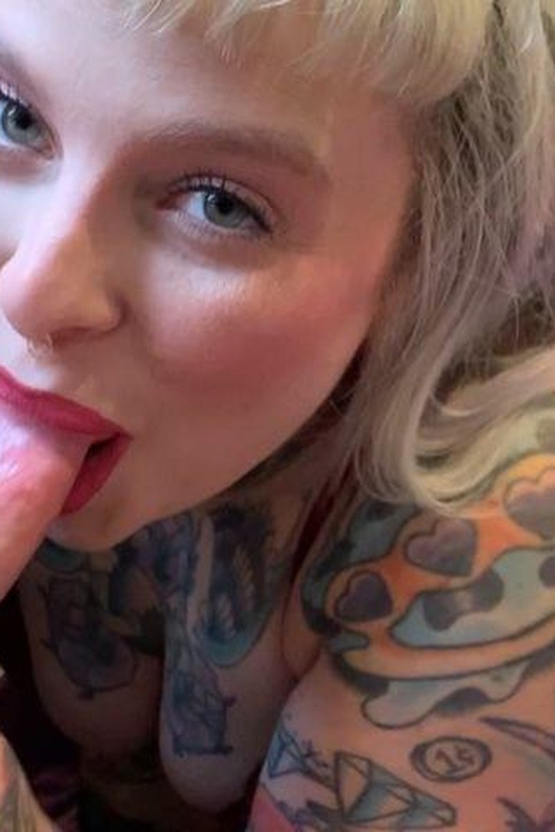 Facial - Screenshot 1 of 4 - Blowjob