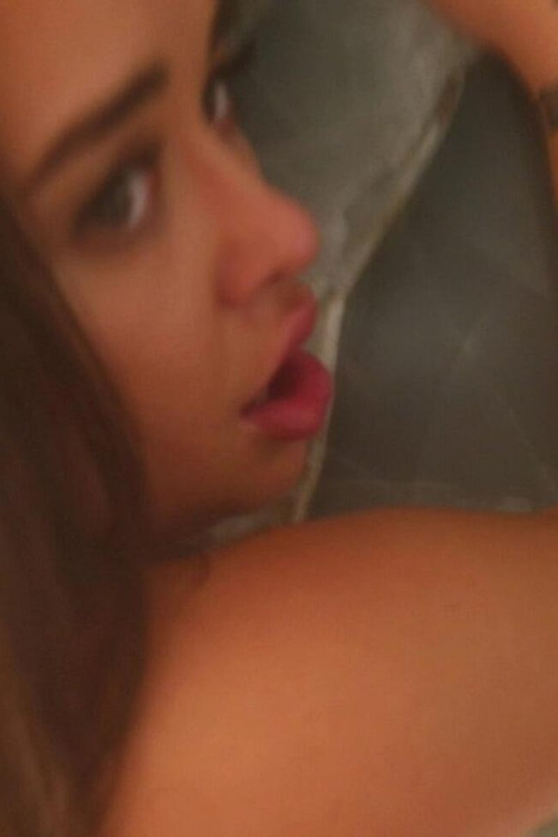 Roxy Again - Screenshot 1 of 4 - Babes