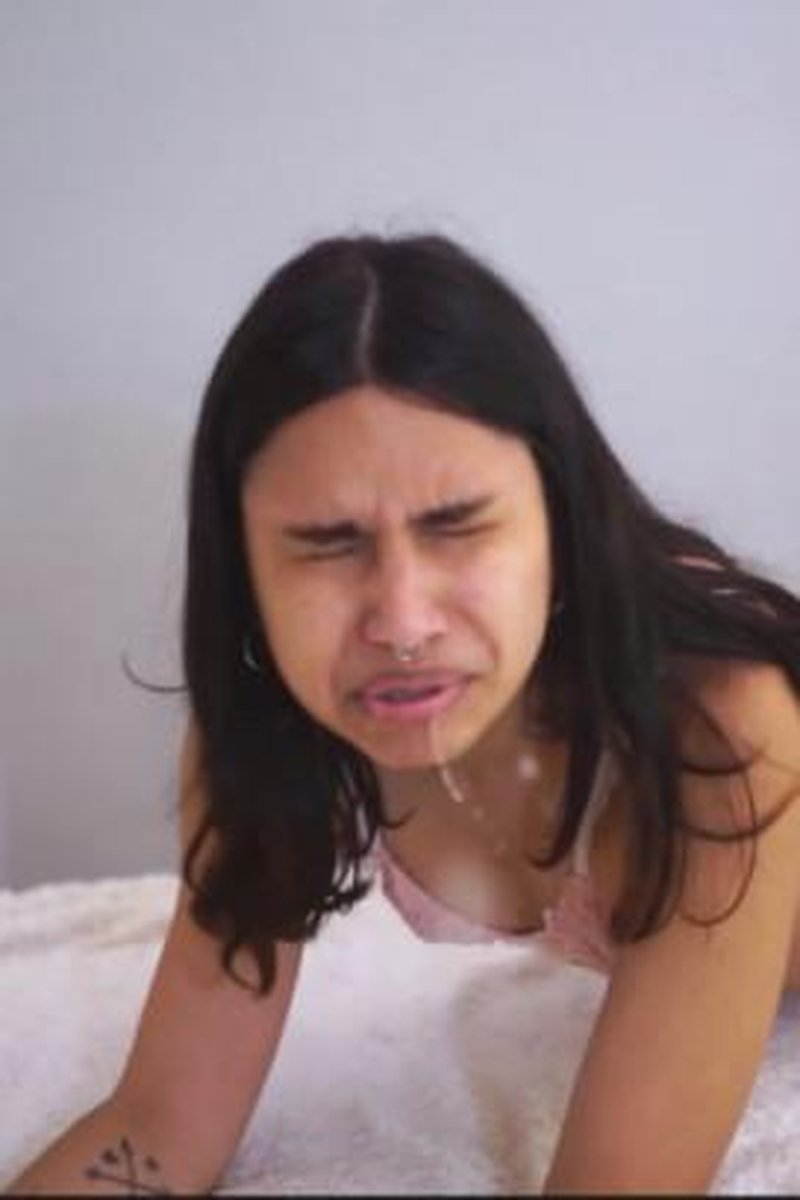 Girlfriend Sneezing Wet And Loud - Screenshot 1 of 4 - Latin Woman