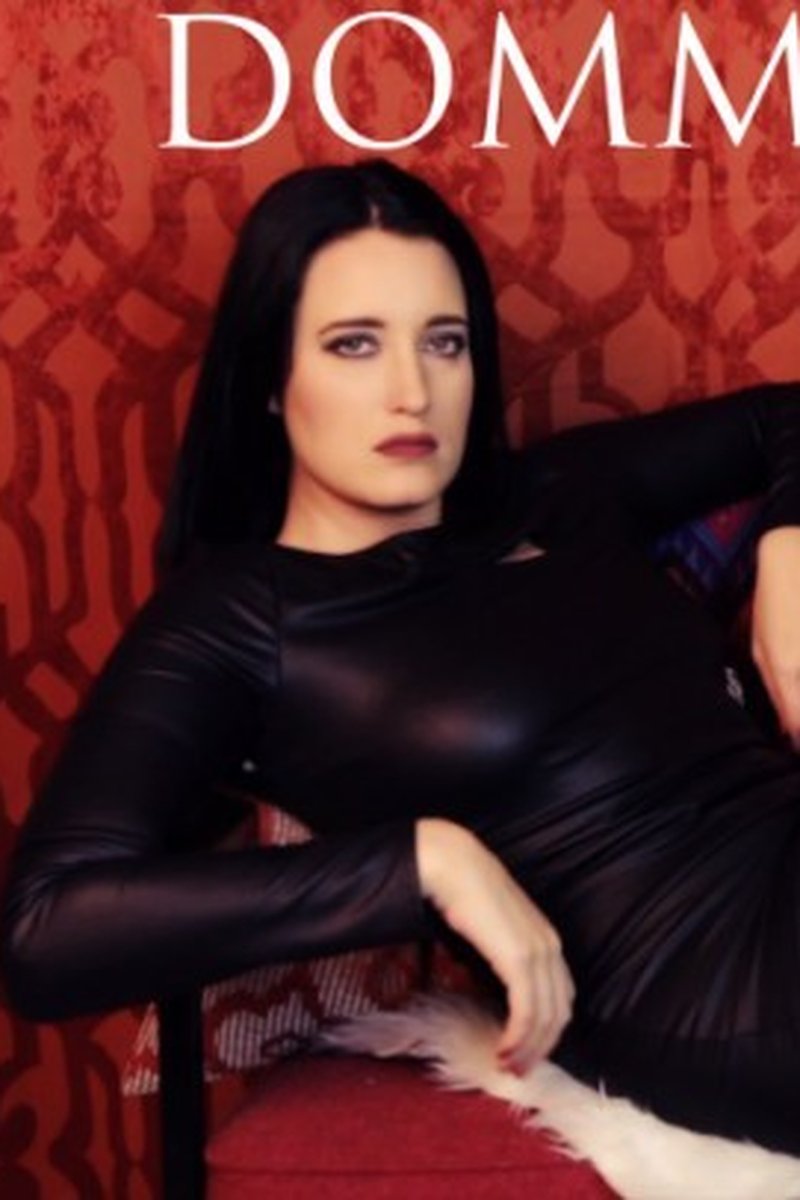 Dommy Mommy - Screenshot 1 of 4 - Body Worship