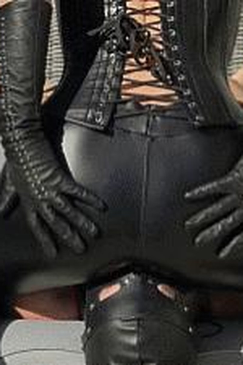 Smothered Leather Licker - Screenshot 1 of 4 - Ass Smothering