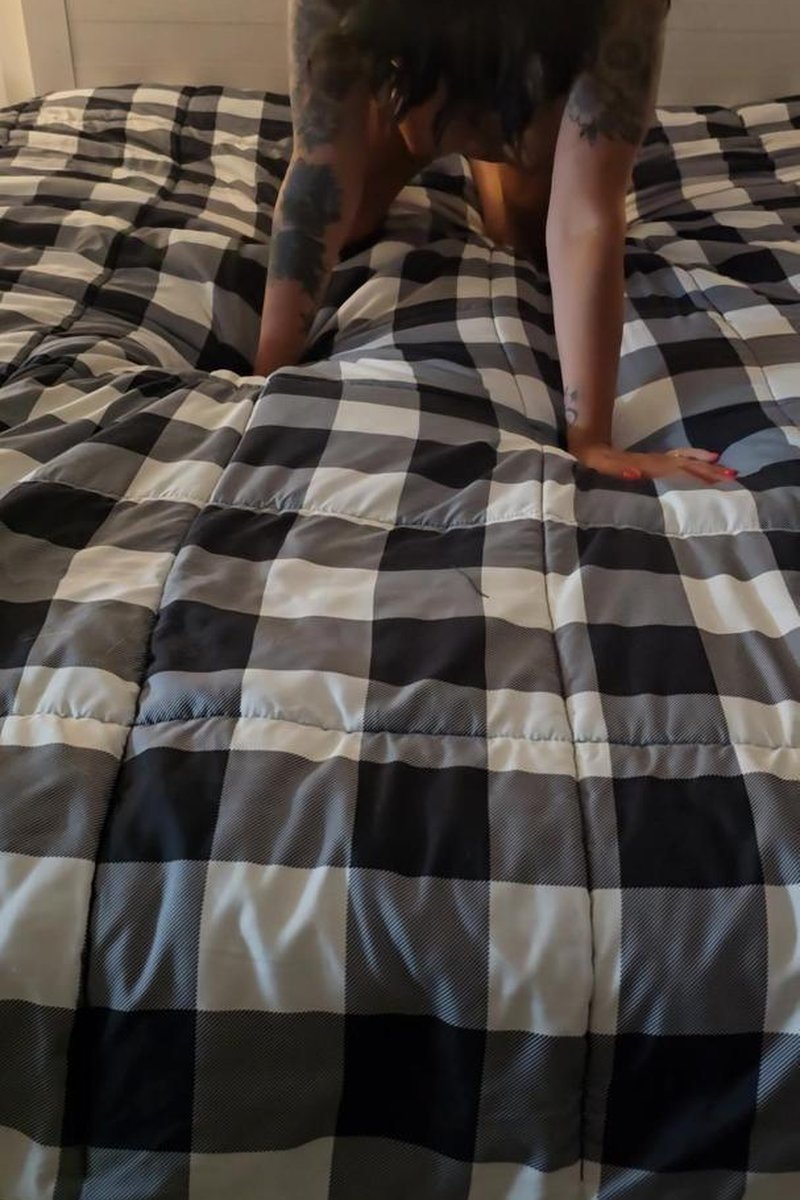 Tease - Screenshot 1 of 4 - MILF (30+)