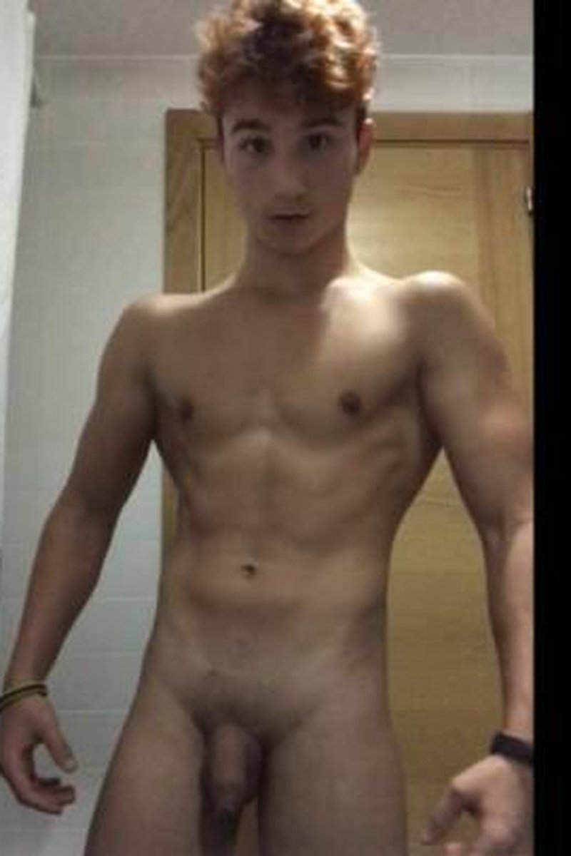 Posando - Screenshot 1 of 4 - Muscle Worship