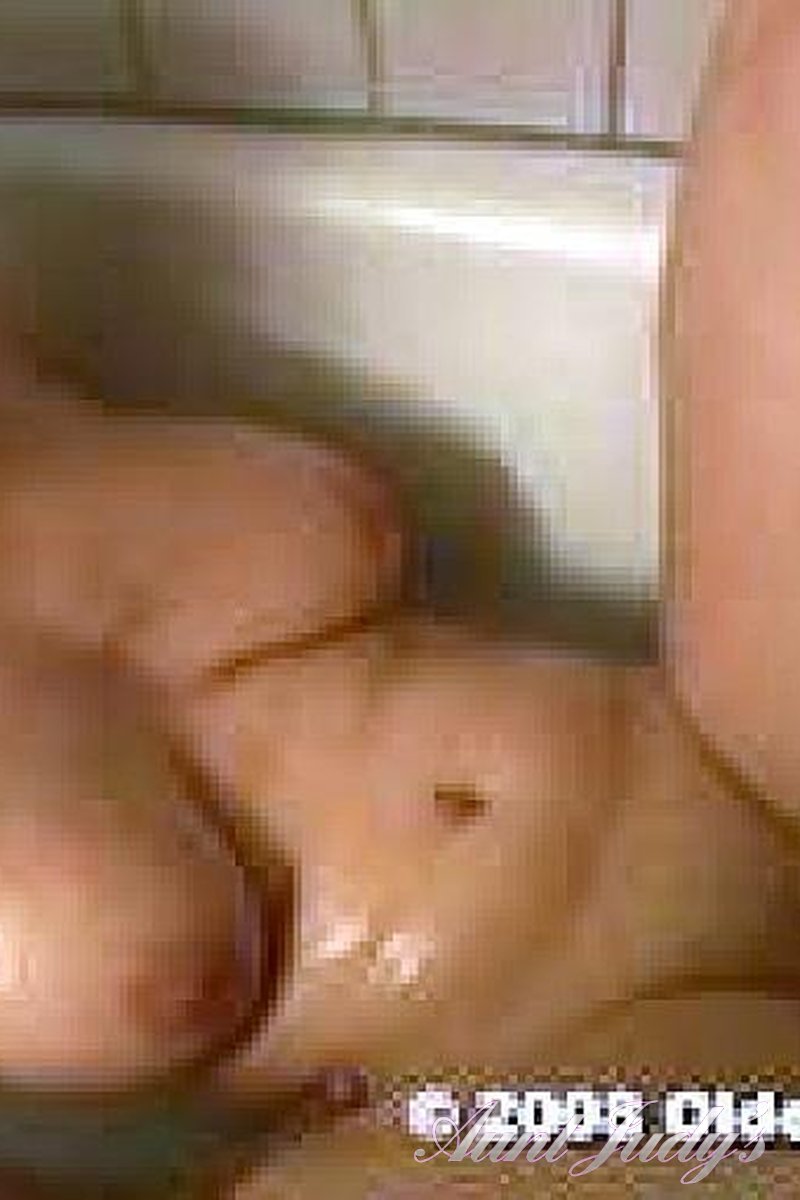 2 Clips - Screenshot 1 of 4 - Stephanie Ste065
