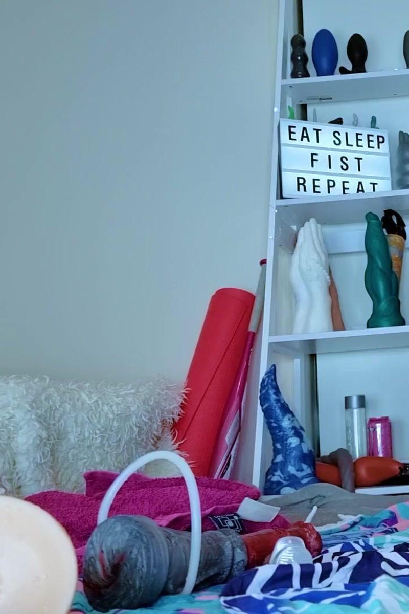 Voss - Screenshot 1 of 4 - Anal Toys