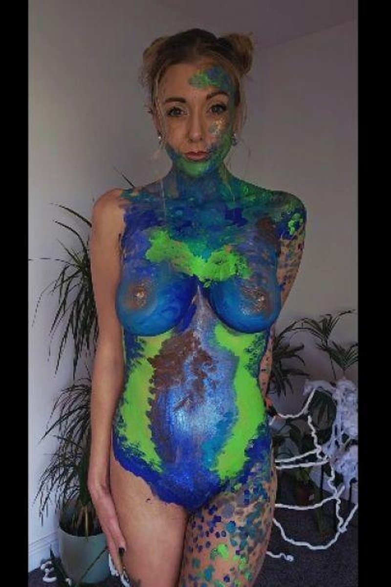 Alien Encounter - Screenshot 1 of 4 - Blowjob