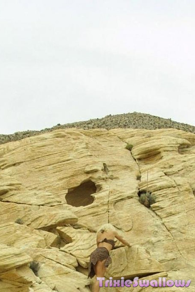 Evolution - Screenshot 1 of 4 - Blowjob