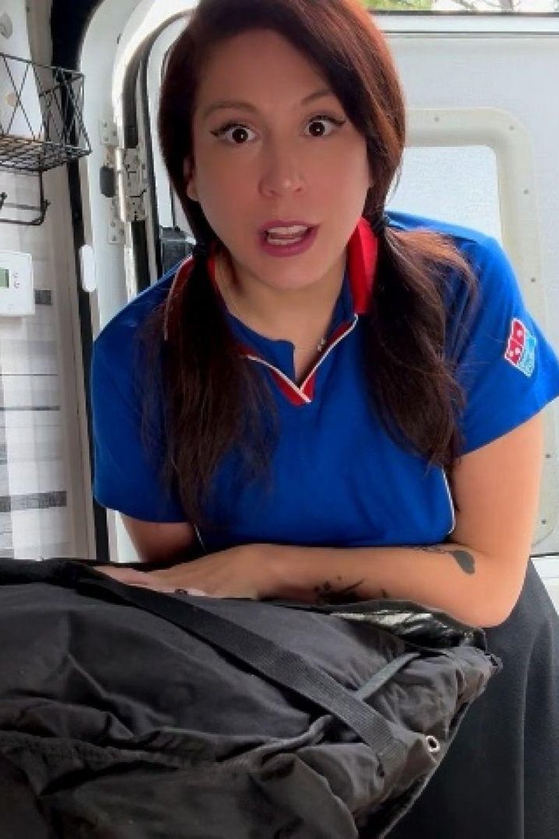 Earning The Extra Tip - Screenshot 1 of 4 - Cowgirl