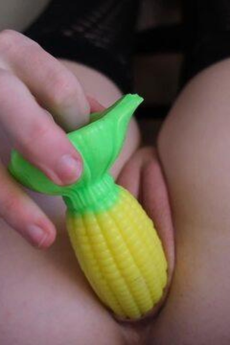 Fucking With Corn - Screenshot 1 of 4 - Ass Fetish