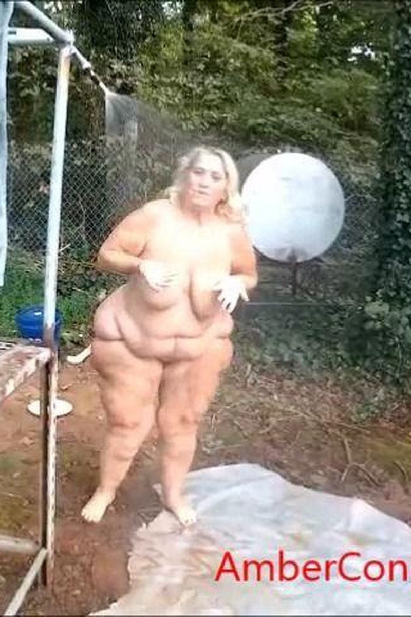 Outside Shower - Screenshot 1 of 4 - Amateur