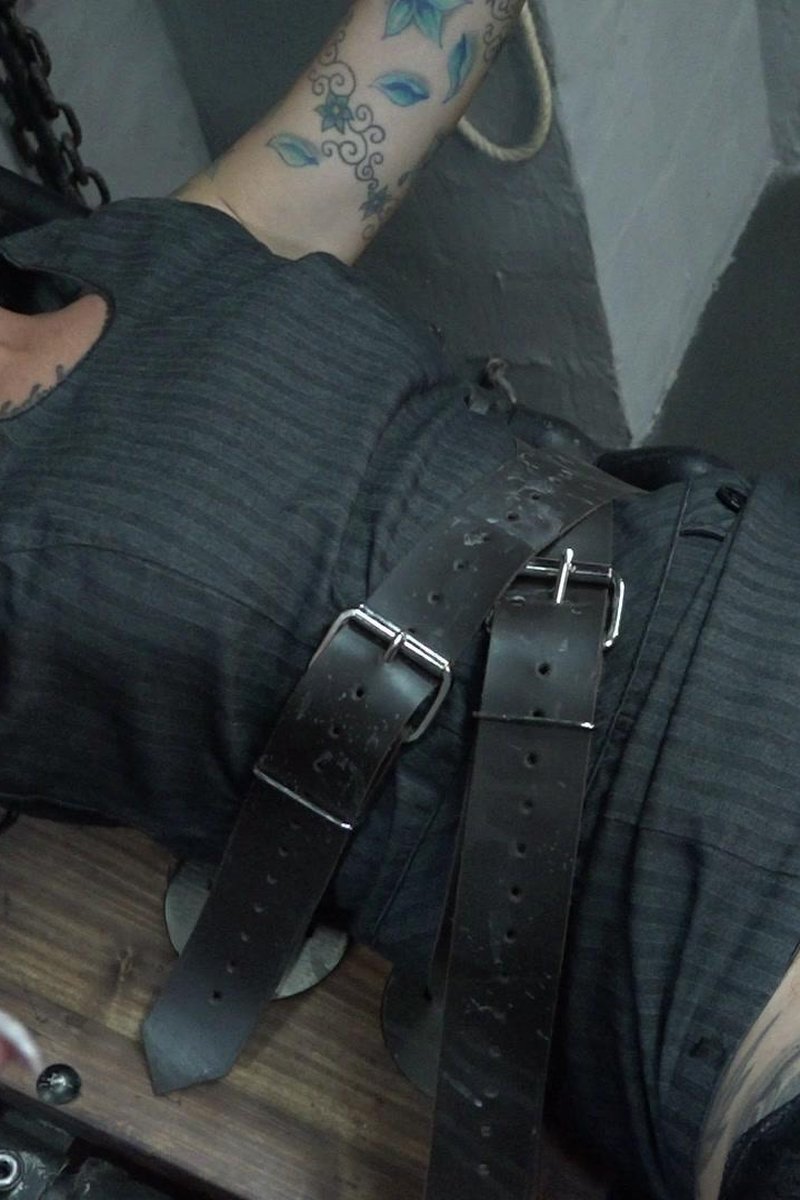 Vibrating Holes - Screenshot 1 of 4 - Anal