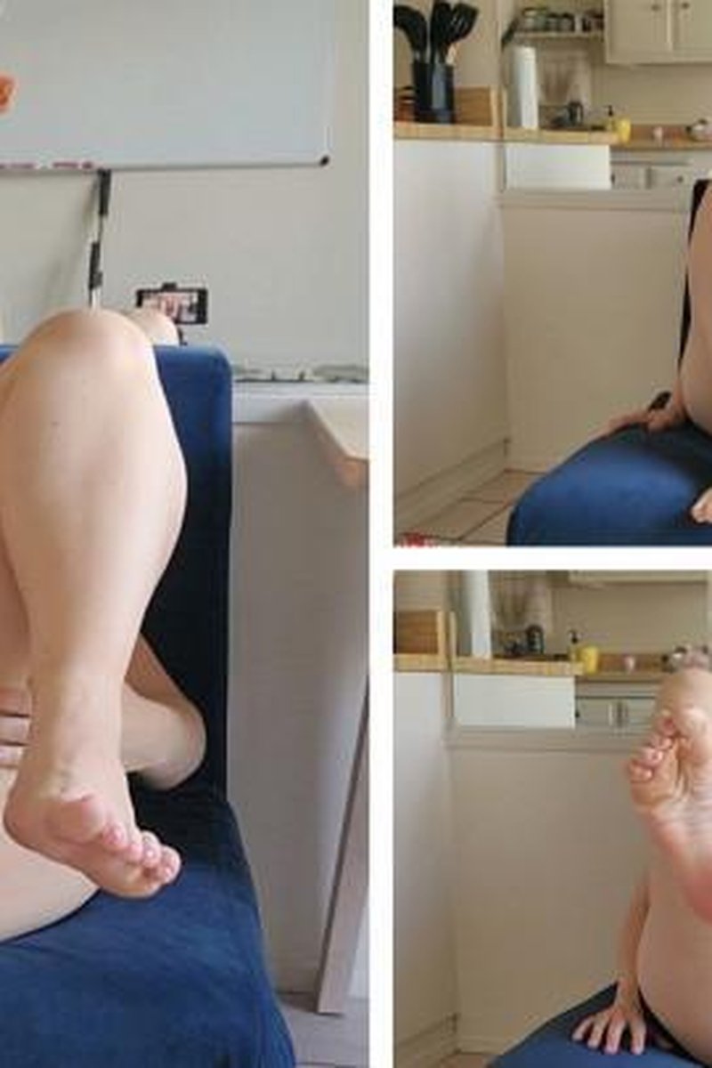 Showing Off My Sexy Feet And Toes - Screenshot 1 of 4 - Feettease