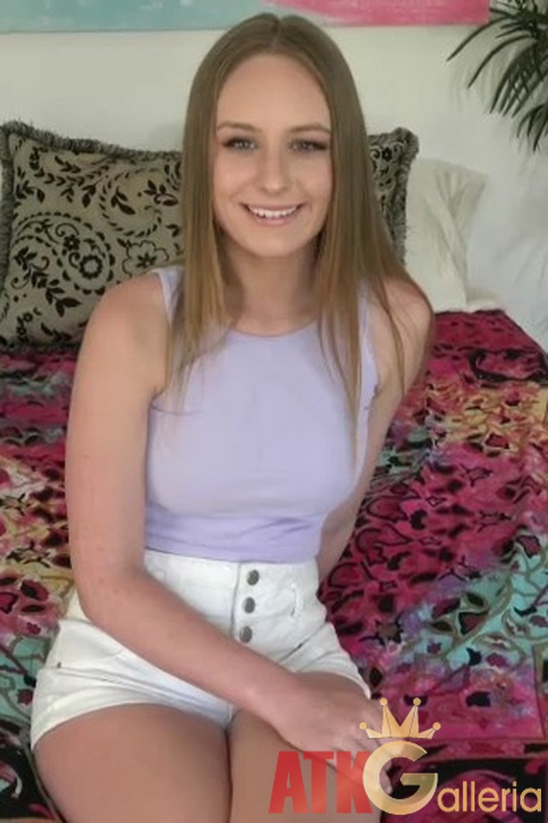 Daisy Stone - Interview - Screenshot 1 of 4 - Daisy Stone