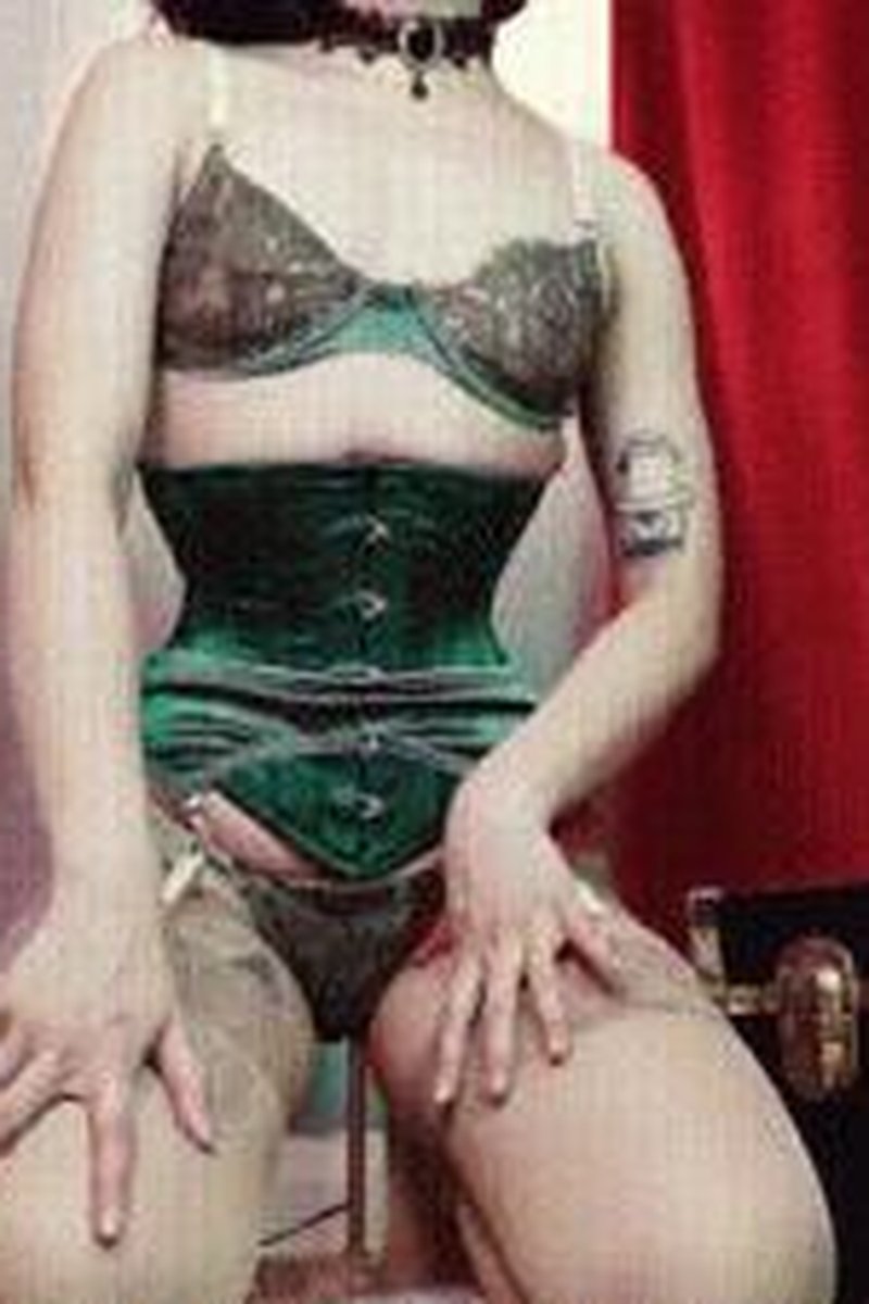 Executrix-Fantasy Giantess - Screenshot 1 of 4 - Asian