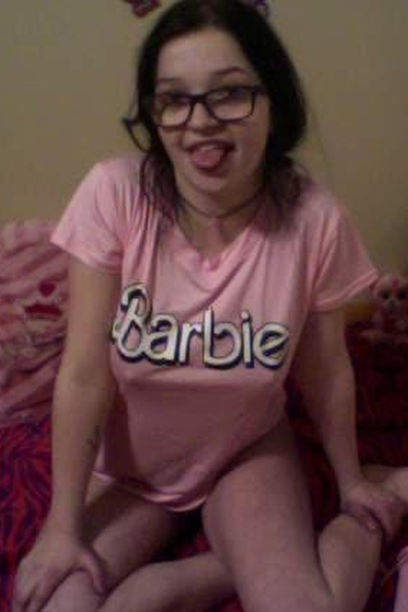 TP-manyvidslilshortcutie-step-daddy-makes-princess-feel-better