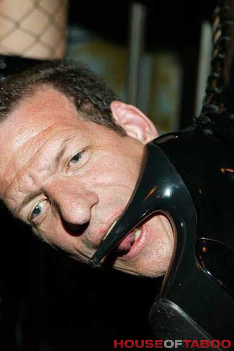 Dom Con - Screenshot 1 of 4 - Fetish