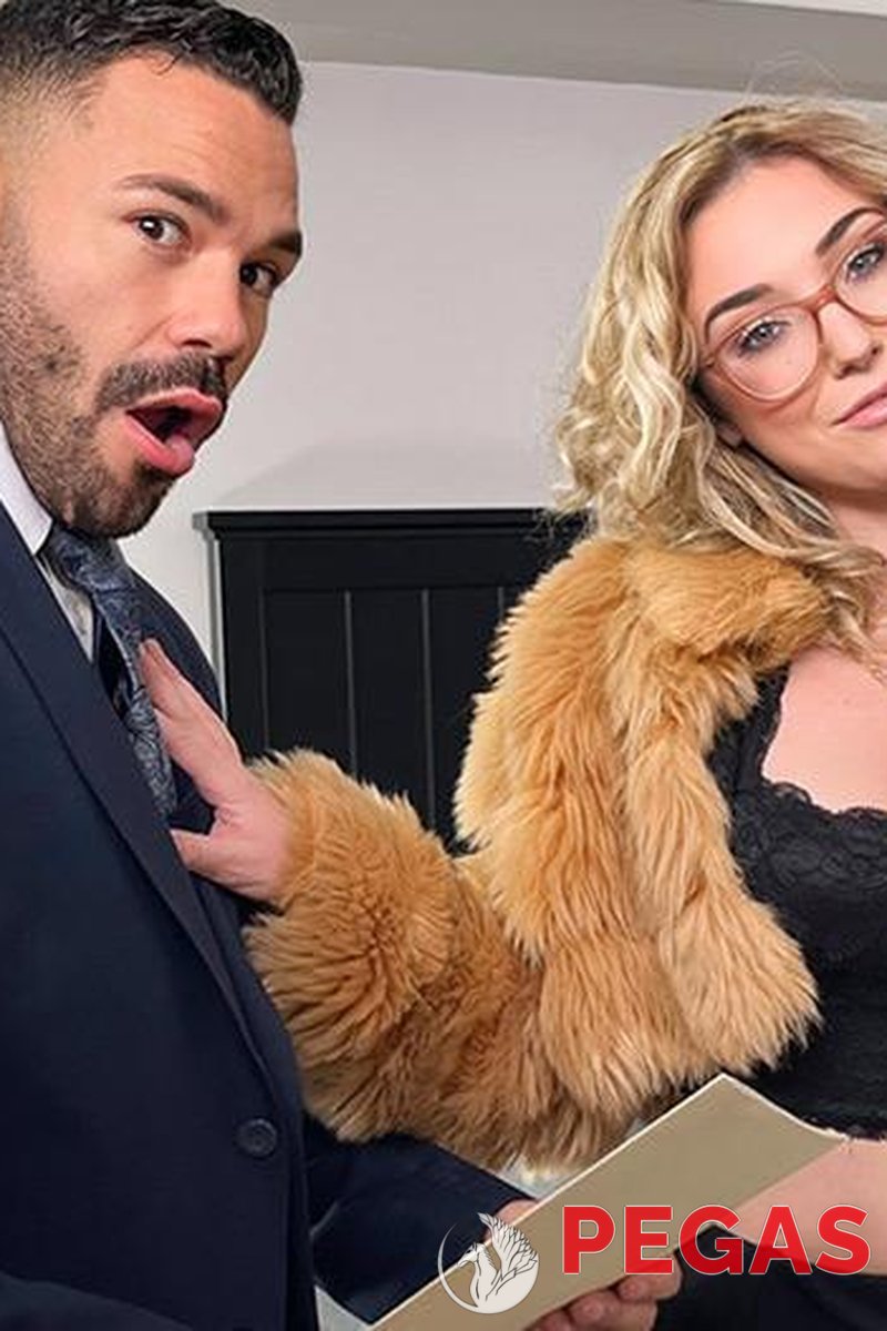 Big Realtor Tiny Ass - Screenshot 1 of 4 - Anal