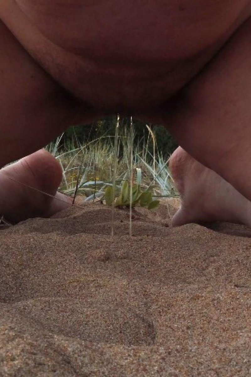 Pee In Forest - Screenshot 1 of 4 - Golden Shower