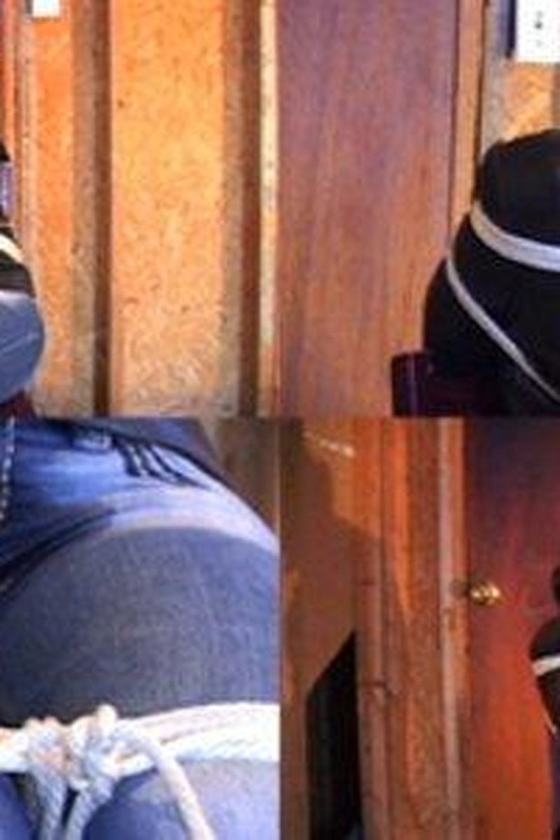 Desperate Captive - Screenshot 1 of 4 - Bathroom