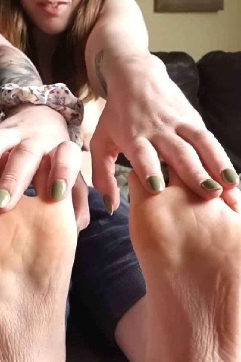 Foot Countdown JOI - Screenshot 1 of 4 - British