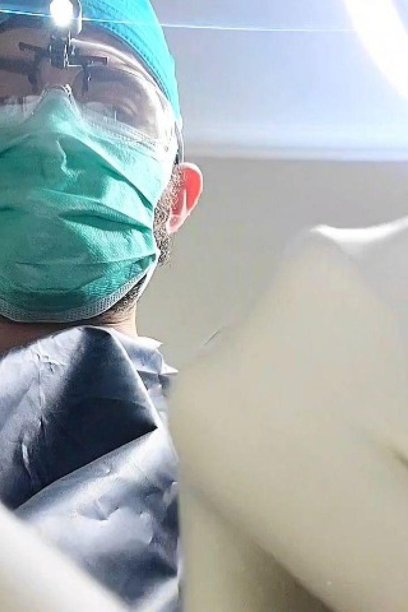 Surgery Time - Screenshot 1 of 4 - Gloves