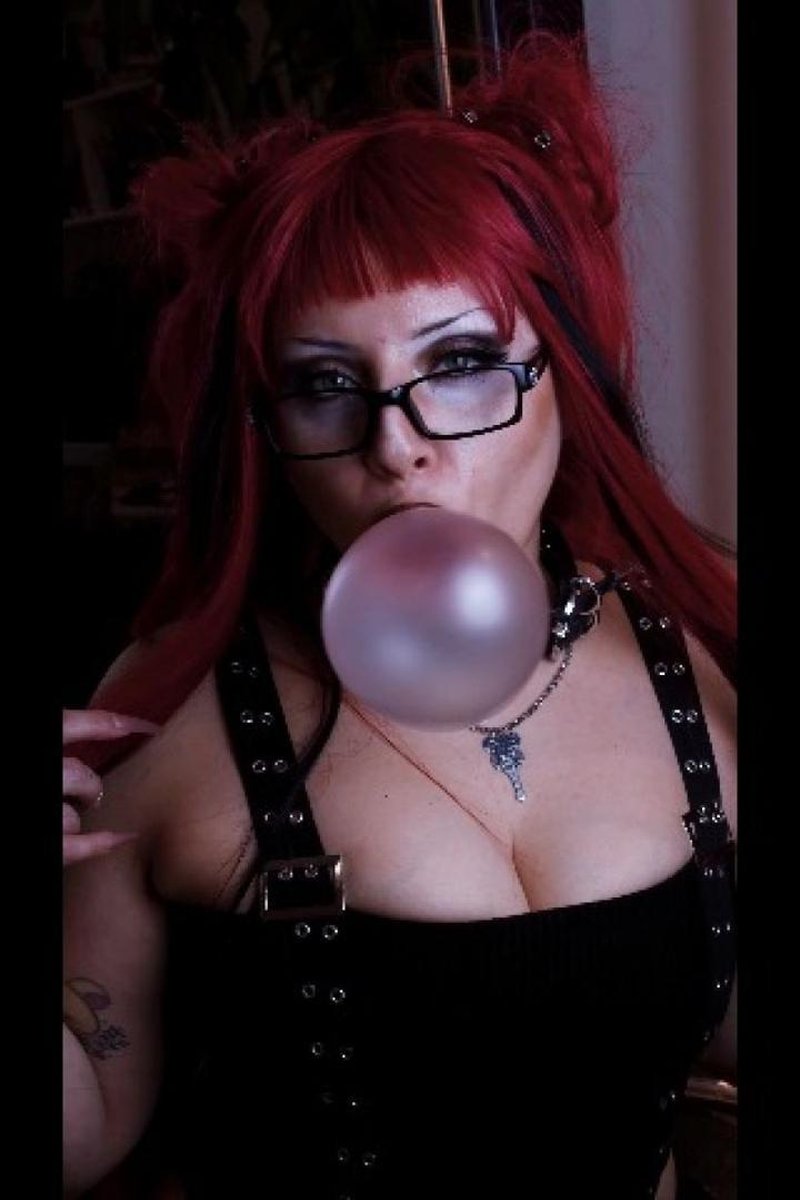 Goth Bubblez - Screenshot 1 of 4 - Bubble Gum