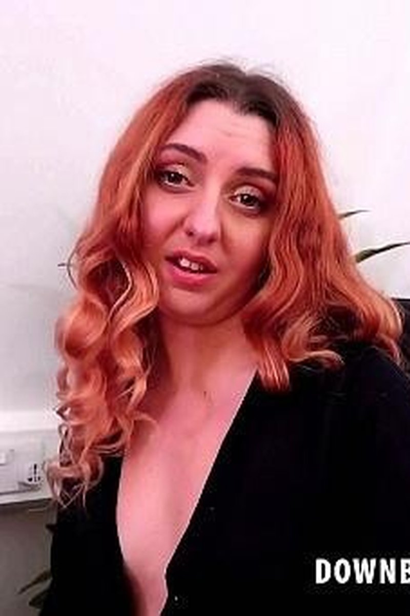 Emma Rose - Screenshot 1 of 4 - Downblouse