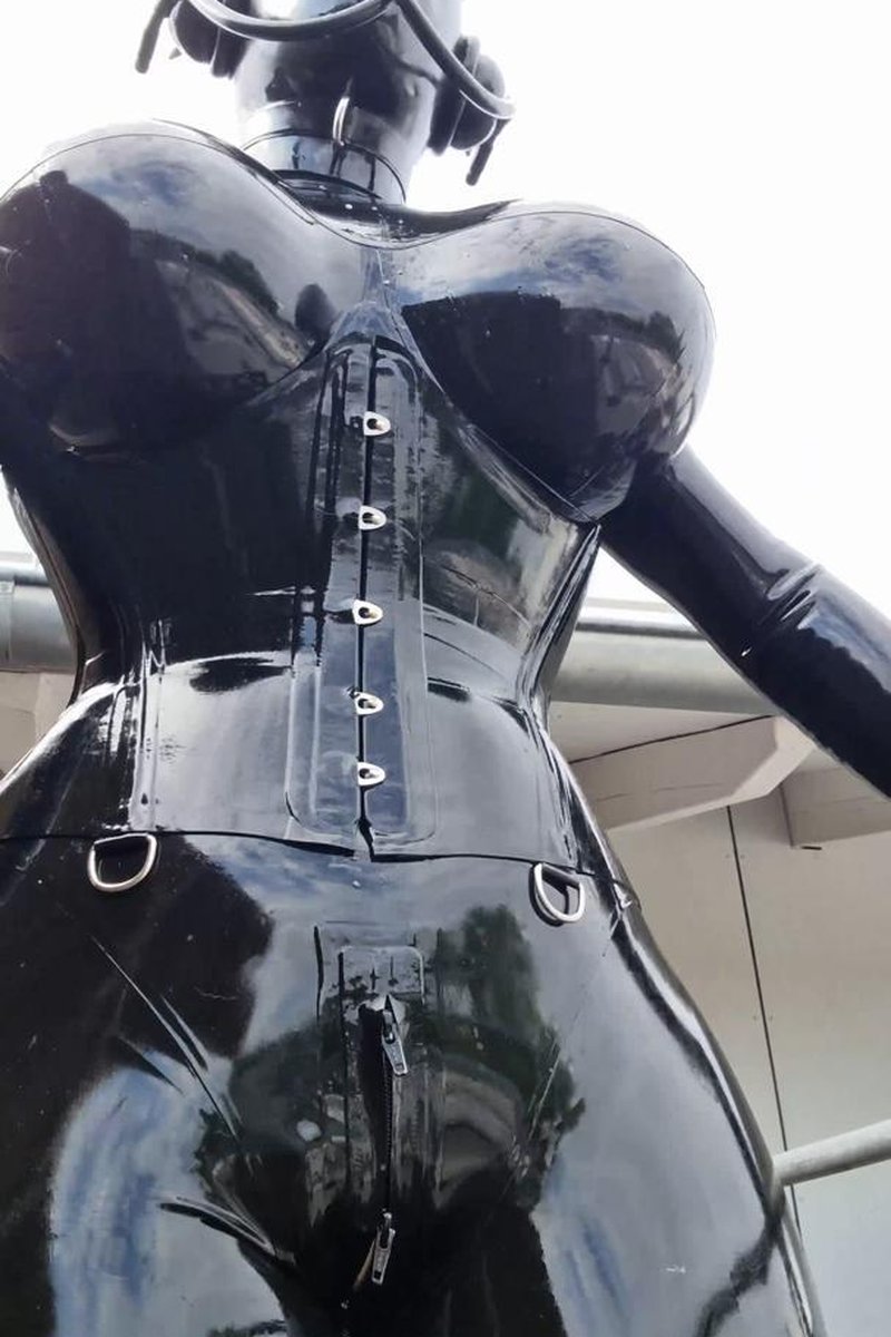 Catwalk - Screenshot 1 of 4 - Latex