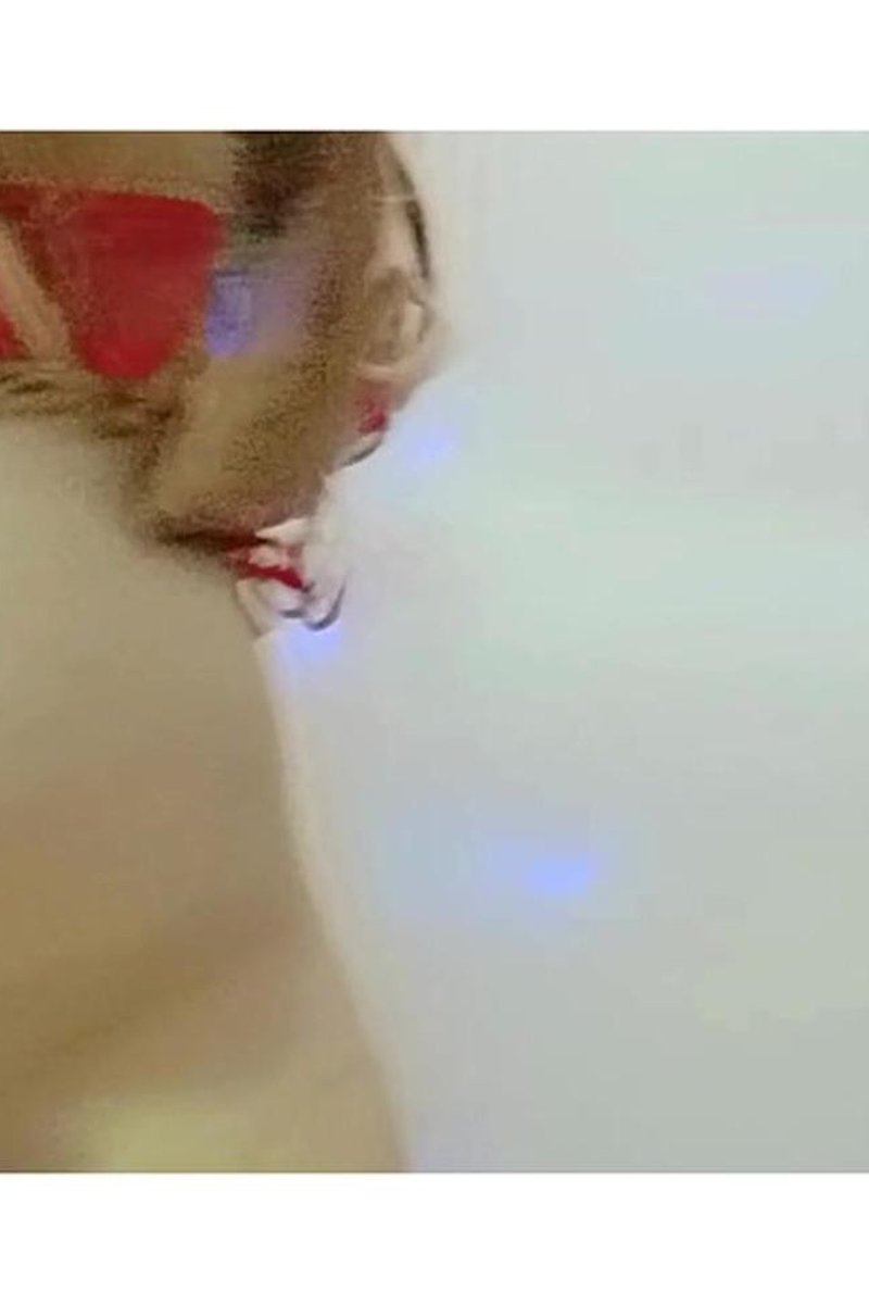 Ass Flashing - Screenshot 1 of 4 - Latin Woman