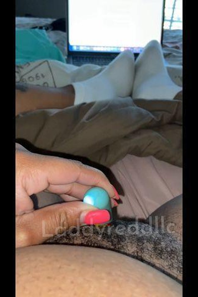 Cum Inbetween - Screenshot 1 of 4 - Babes